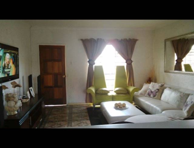 2 bed property to rent in REWLATCH